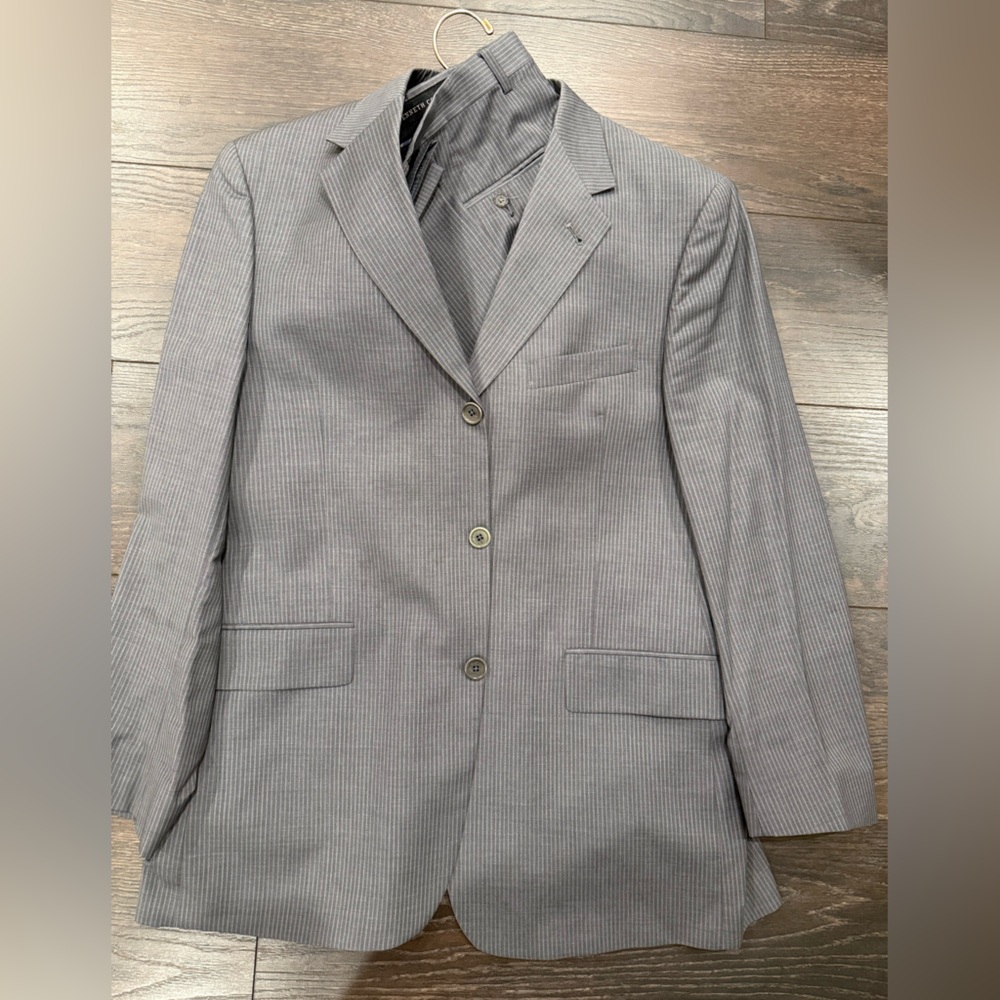Keneth Cole Men's Gray Pinstripe Suit 42R 34x32